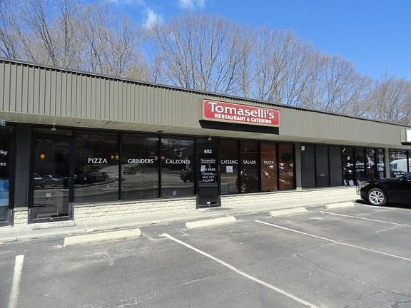 3rd image of 693 Oaklawn Ave