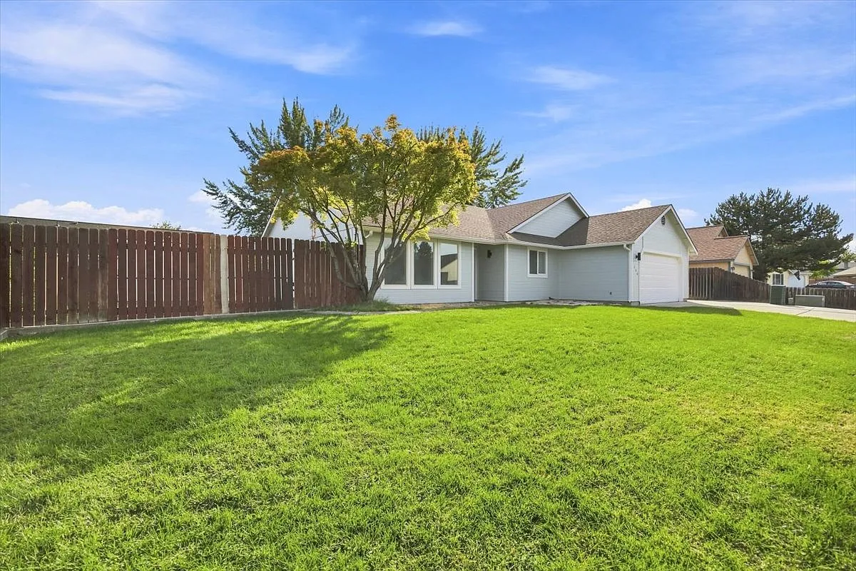 3 bed, 1632 sqft, $2,200 — Photo 3