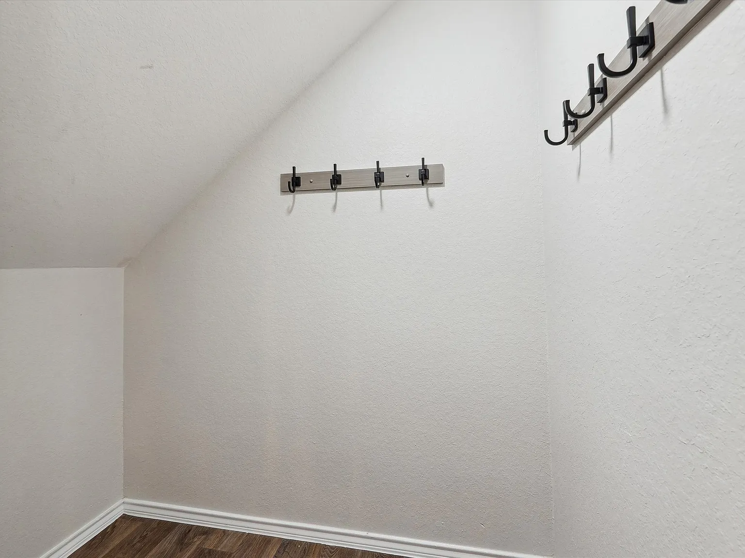 5 bed, 2498 sqft, $2,400 — Photo 4