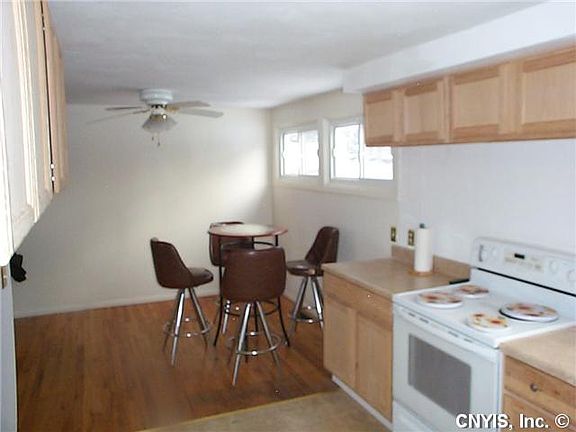3rd image of 99 Bayberry Cir
