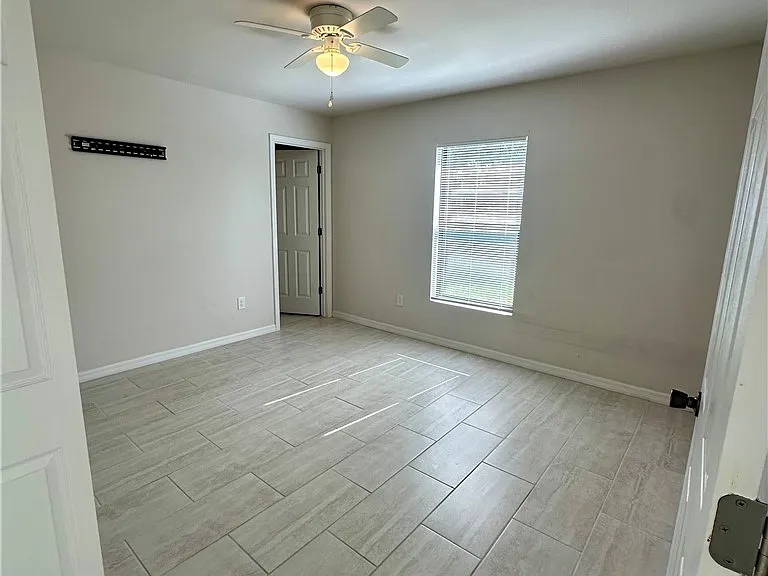 3310 NW 17th Ln — Photo 15