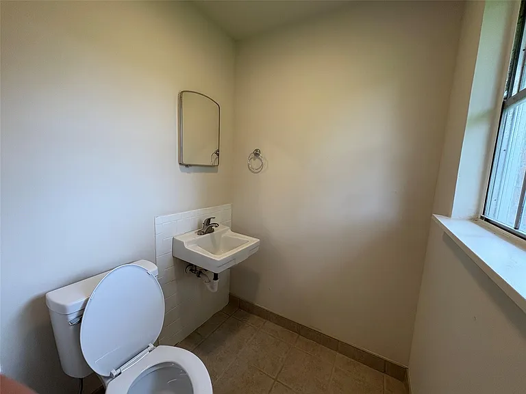 223 Belmont St — Photo 10
