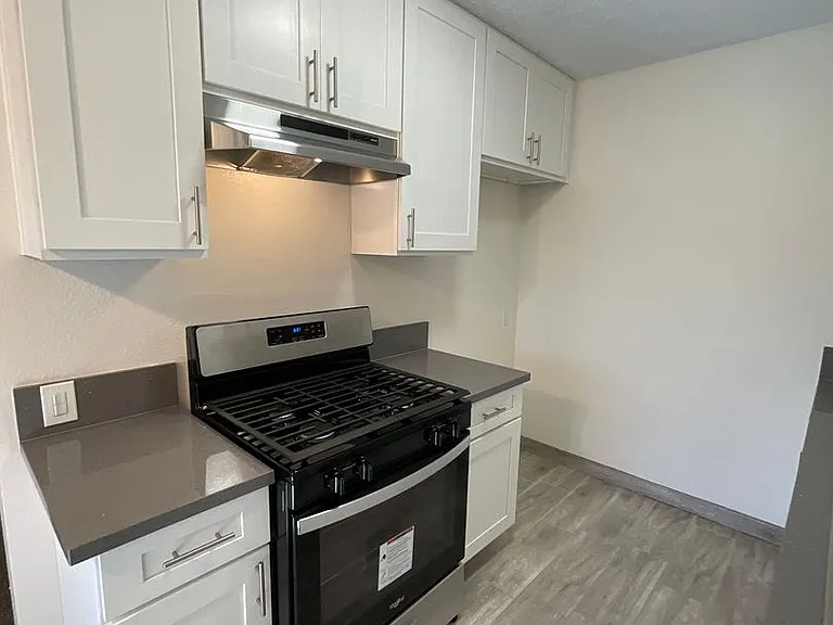 126 E Wilken Way — Photo 7