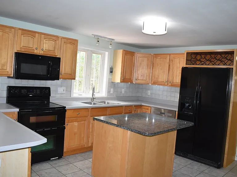 51 Westview Rd — Photo 4