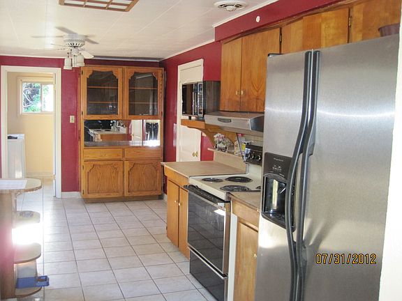 Kitchen, Armoir included