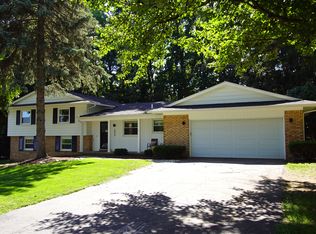6848 Spruce Dr, Bloomfield Hills, MI 48301