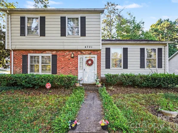 4701 Farm Pond Ln, Charlotte, NC 28212