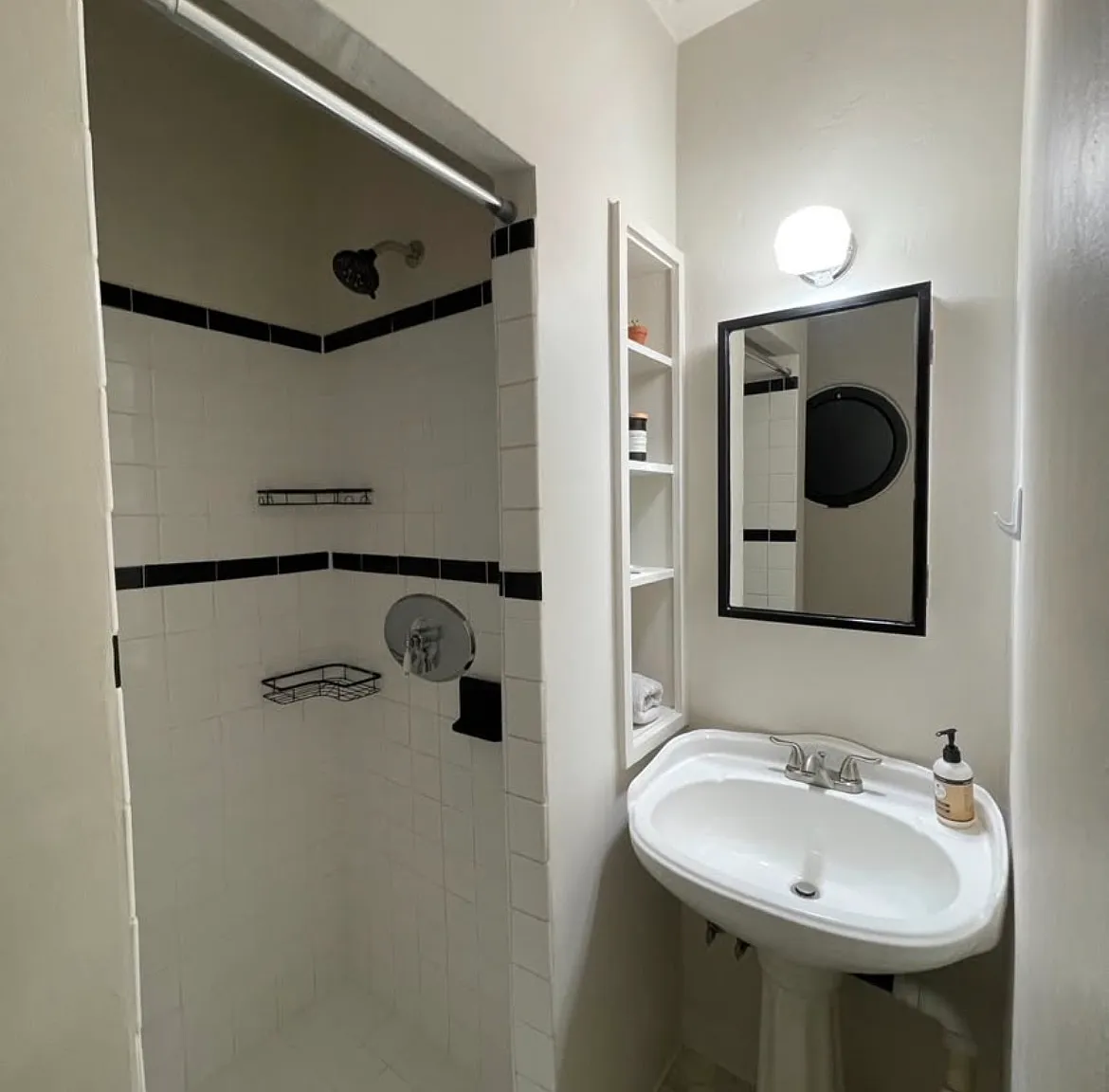 4402 N Lakewood Blvd — Photo 4