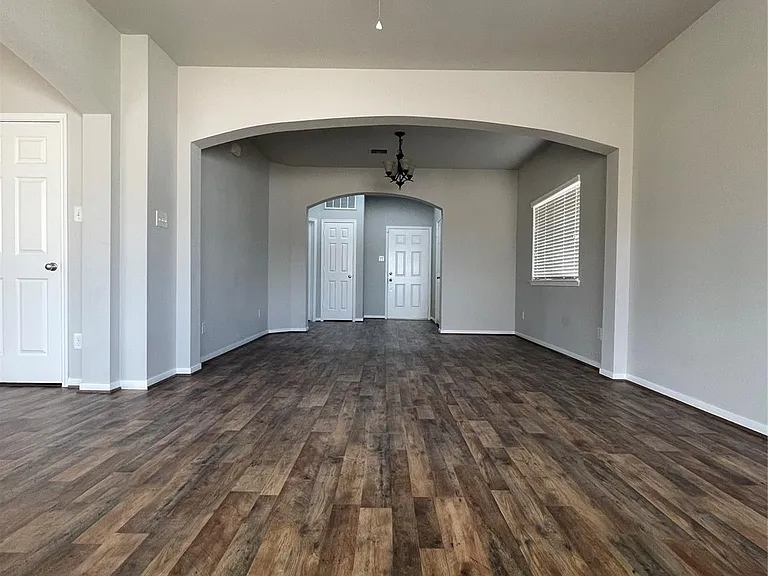 1502 Claremont Garden Cir — Photo 21