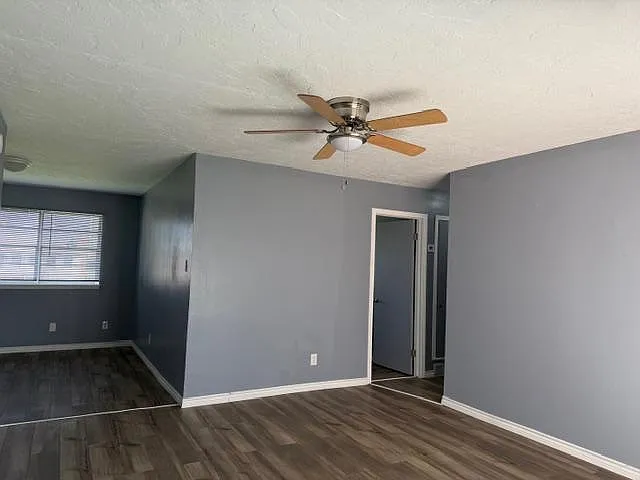 613 SW 45th St — Photo 3