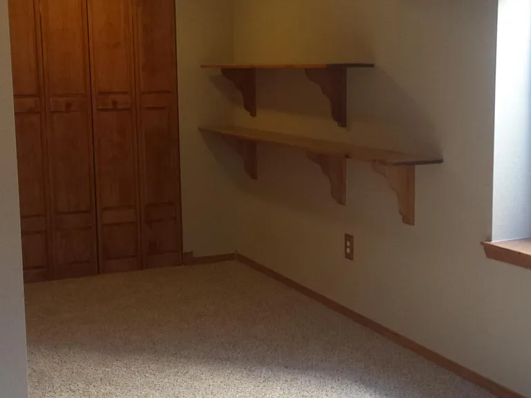 1910 Wildrose Dr — Photo 11