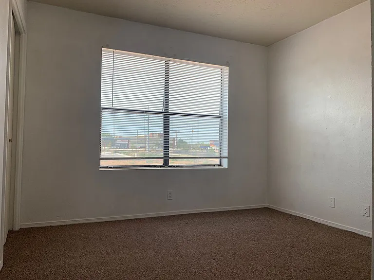 1932 Buena Vista Dr SE — Photo 11