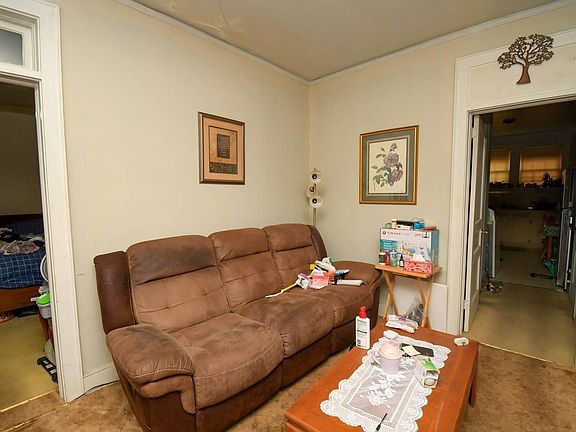 5th image of 3905 Lamar St