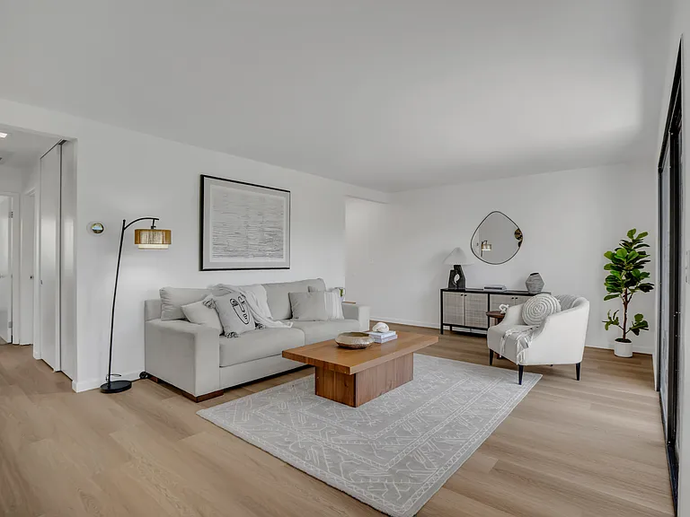 900 Cambridge Dr #182 — Photo 1