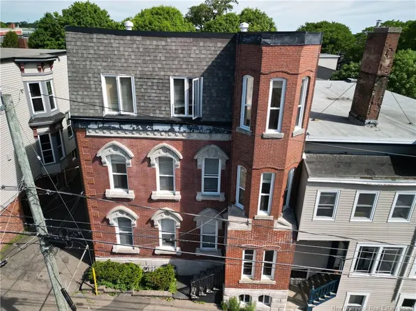 127 Leinster St, Saint John, NB E2L 1J4