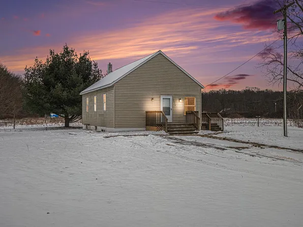 11556 S Fitzgerald Ave, Grant, MI 49327