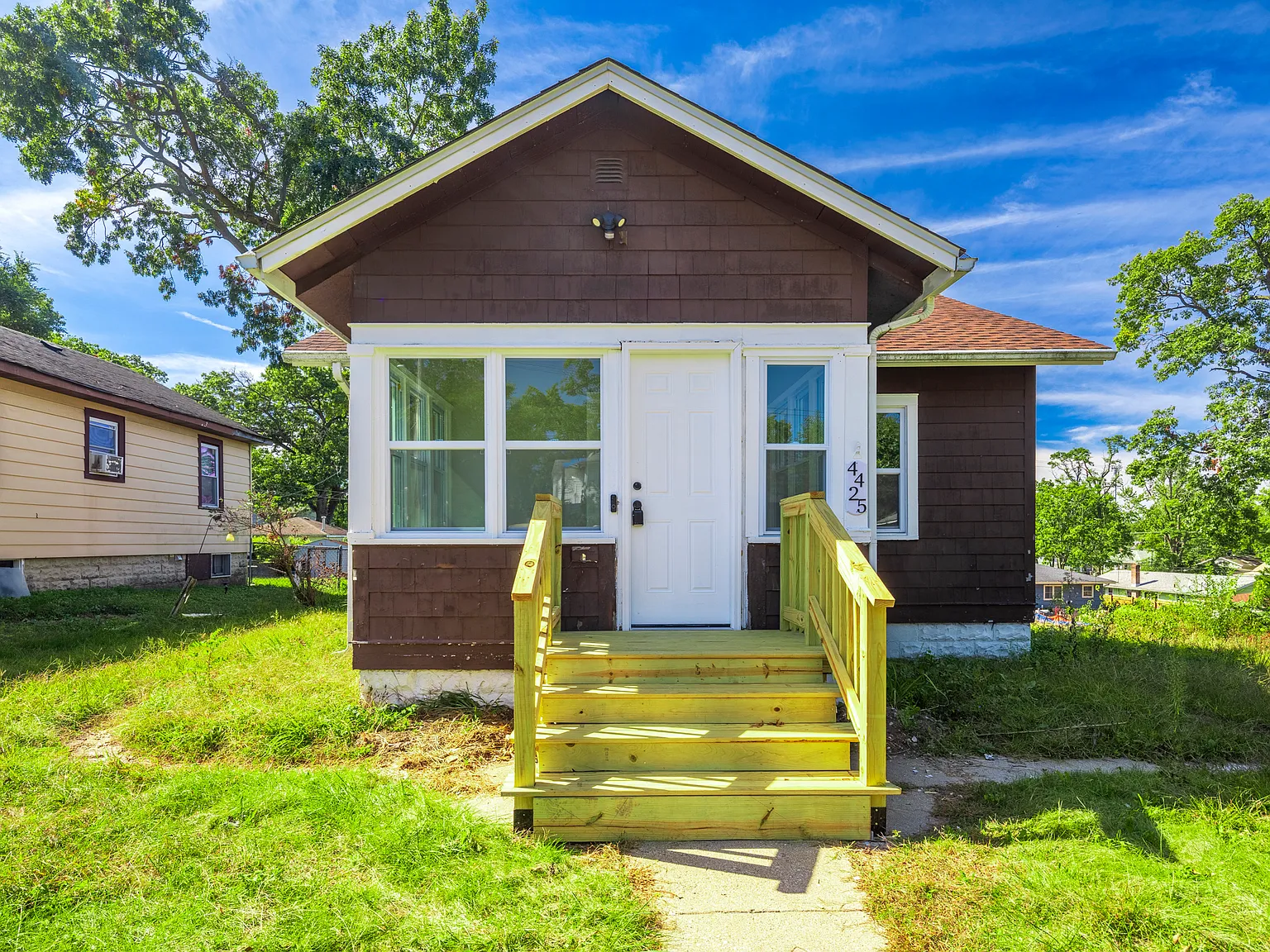 3 bed, 816 sqft, $1,800 — Photo 1