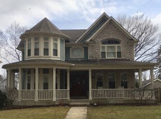 4515 Linscott Ave, Downers Grove, IL 60515