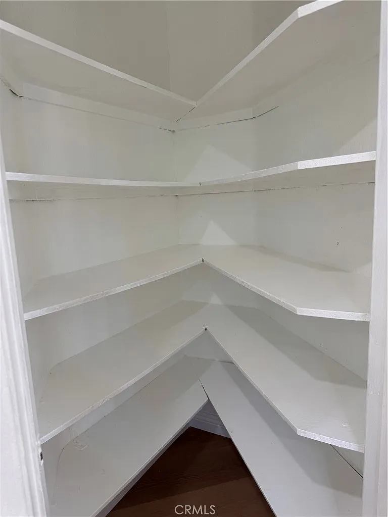 4 bed, 2069 sqft, $3,800 — Photo 4