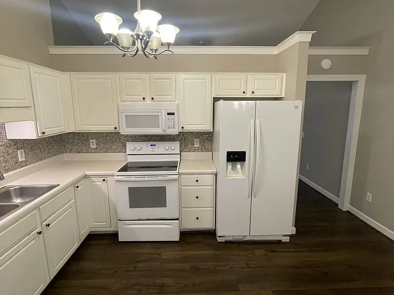 221 Alberbury Commons Ct — Photo 8