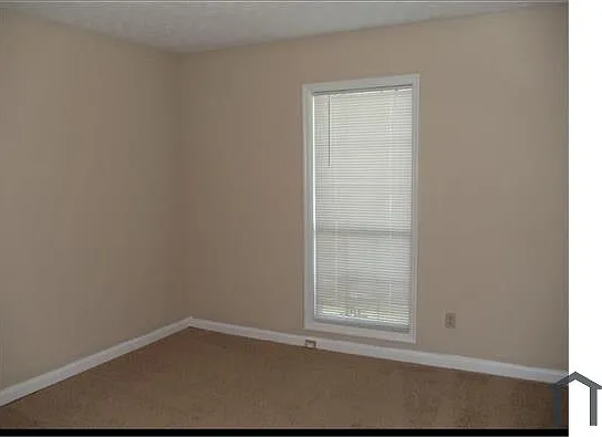 527 Fieldgreen Dr — Photo 5