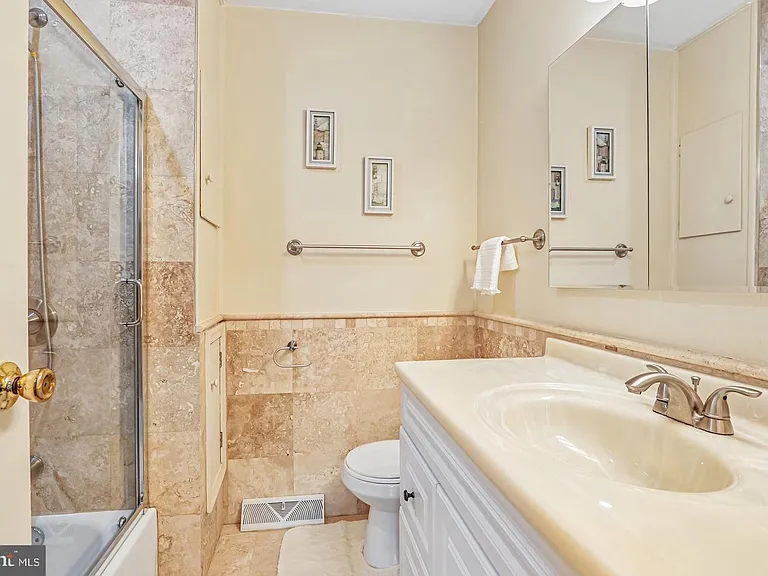33 Hastings Ct — Photo 5