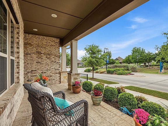4th image of 4817 Beaver Creek Dr