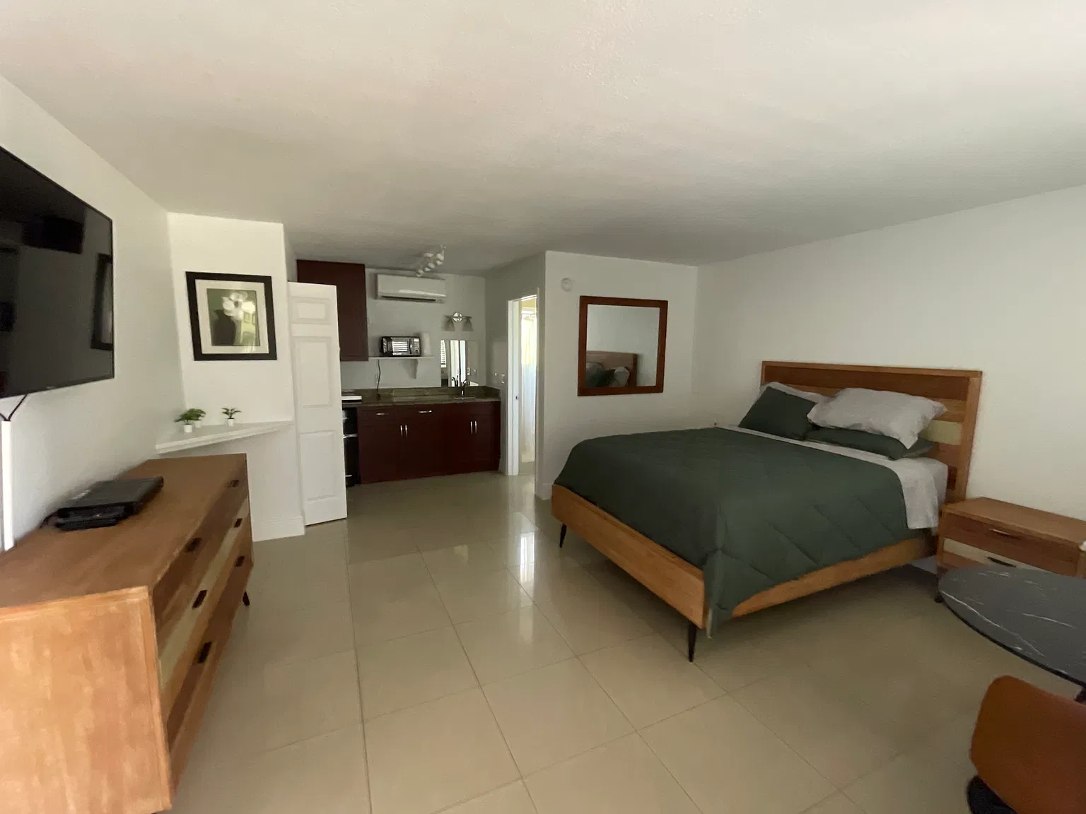 Studio, 300 sqft, $1,650 — Photo 4