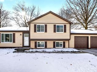 1028 Sherwood Dr, Macedonia, OH 44056