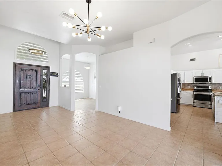 2210 Towering Oaks Cir — Photo 8