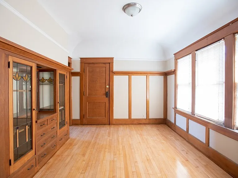Freshly Renovated 2BR Apartments Near UWM Heat Included — Photo 10