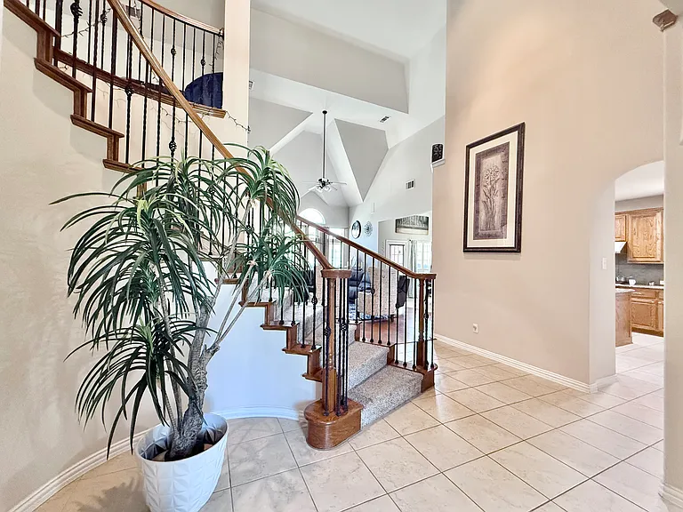 7430 Hidden Cove Ln — Photo 8