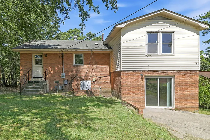 3 bed, 2.0 bath, 1656 sqft, $1,795 — Photo 2