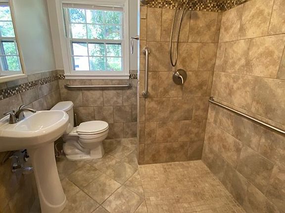 3rd image of 2203 Clearwater Dr SE