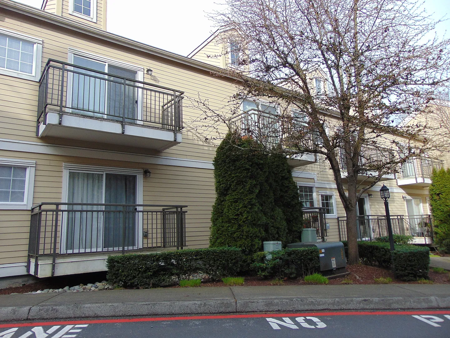 Nicely Updated 3BR RentonTownhome, Great Location! — Photo 2