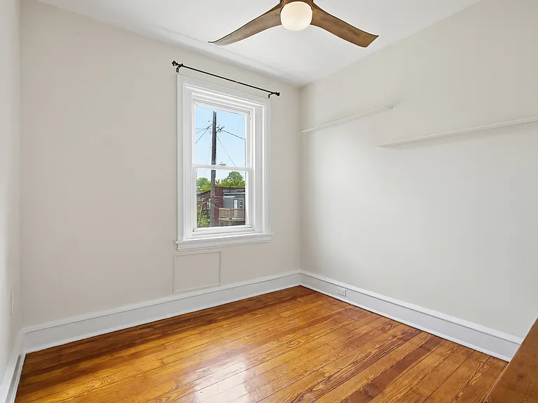 406 W 20th St — Photo 22