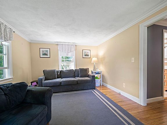 4th image of 34 Burnside St