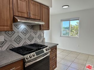 8110 S San Pedro St, Los Angeles, CA 90003