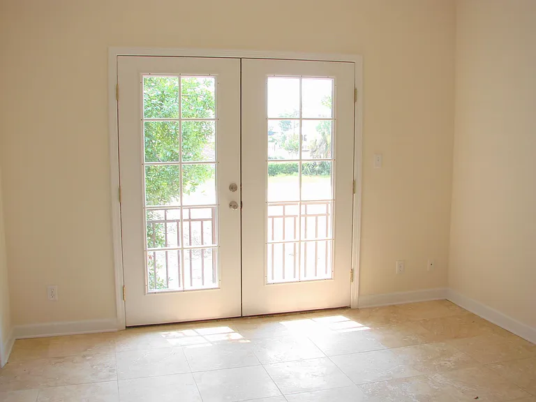 Master Bedroom w/Balcony