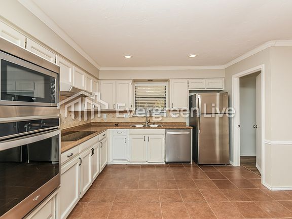 4th image of 4215 Oak Country Dr