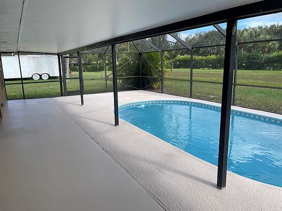 4th image of 2574 SW Bayshore Blvd