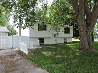 955 3rd St, Jesup, IA 50648