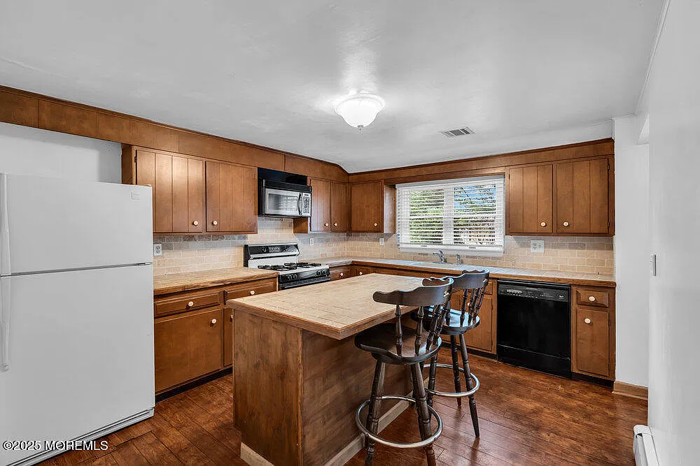 3 bed, 1.5 bath, 1174 sqft, $3,000 — Photo 3