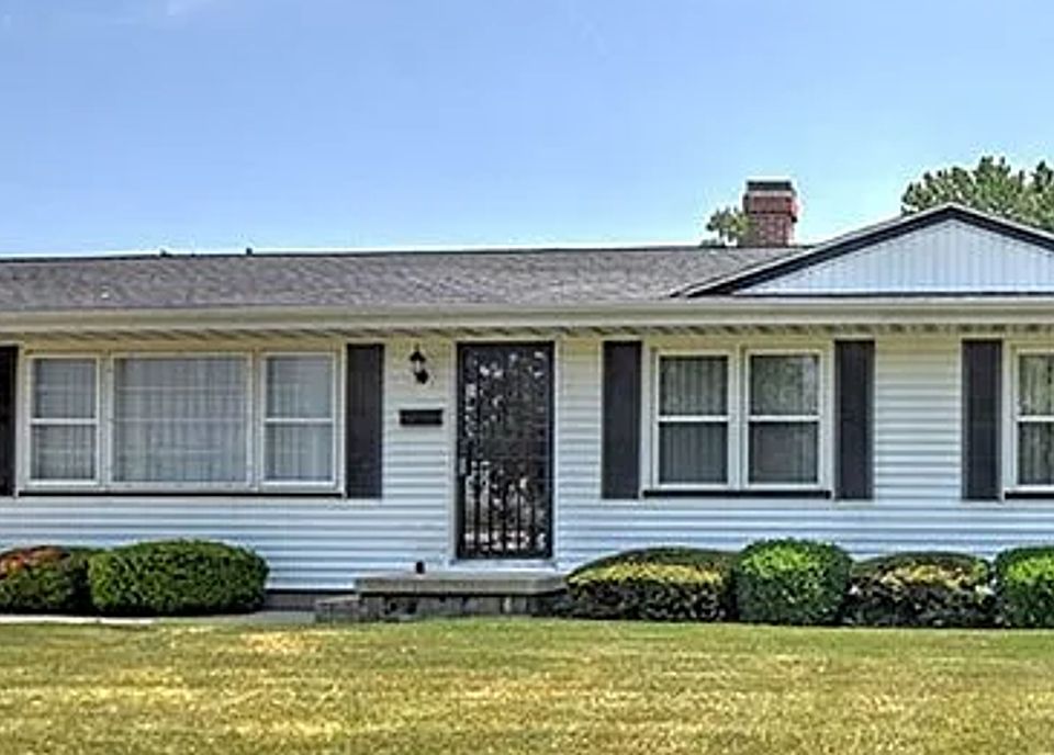 1st image of 28 Phillips Dr