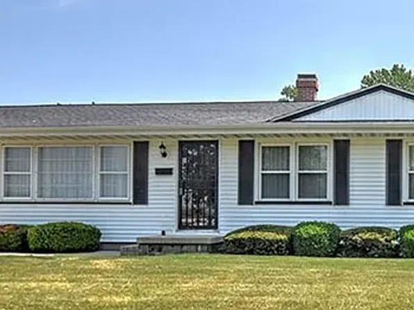 28 Phillips Dr, Decatur, IL 62521