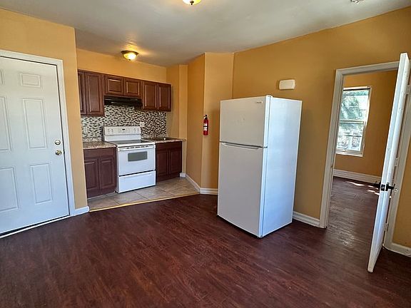 3rd image of 218 Walnut St APT 2B