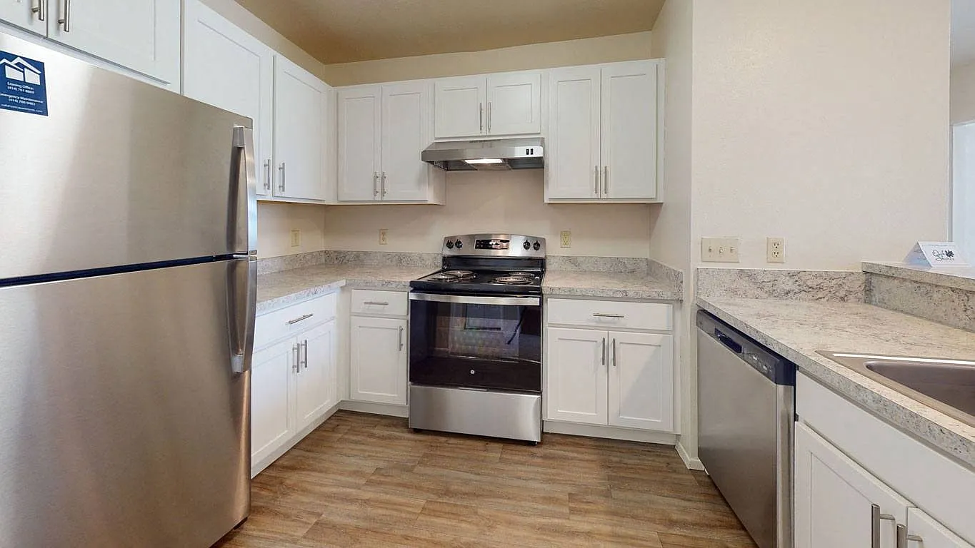 Oak Shores Apartments — Photo 2