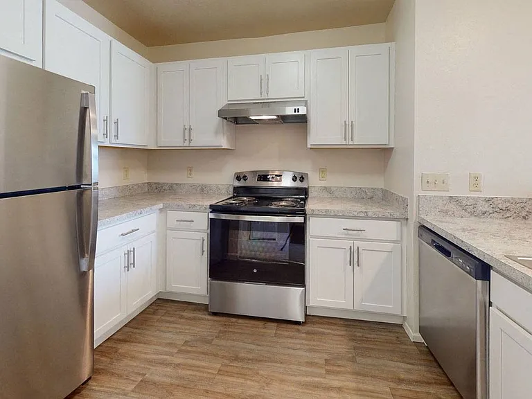 Oak Shores Apartments — Photo 2