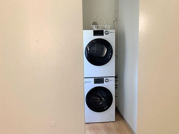 3rd image of 820 Ostend Ct