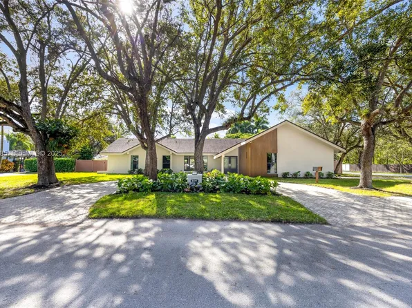 8120 SW 162nd St, Palmetto Bay, FL 33157